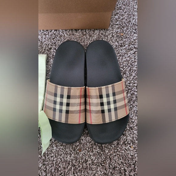 Burberry Furley Vintage Check Pool Slide Sandals - Picture 2 of 4